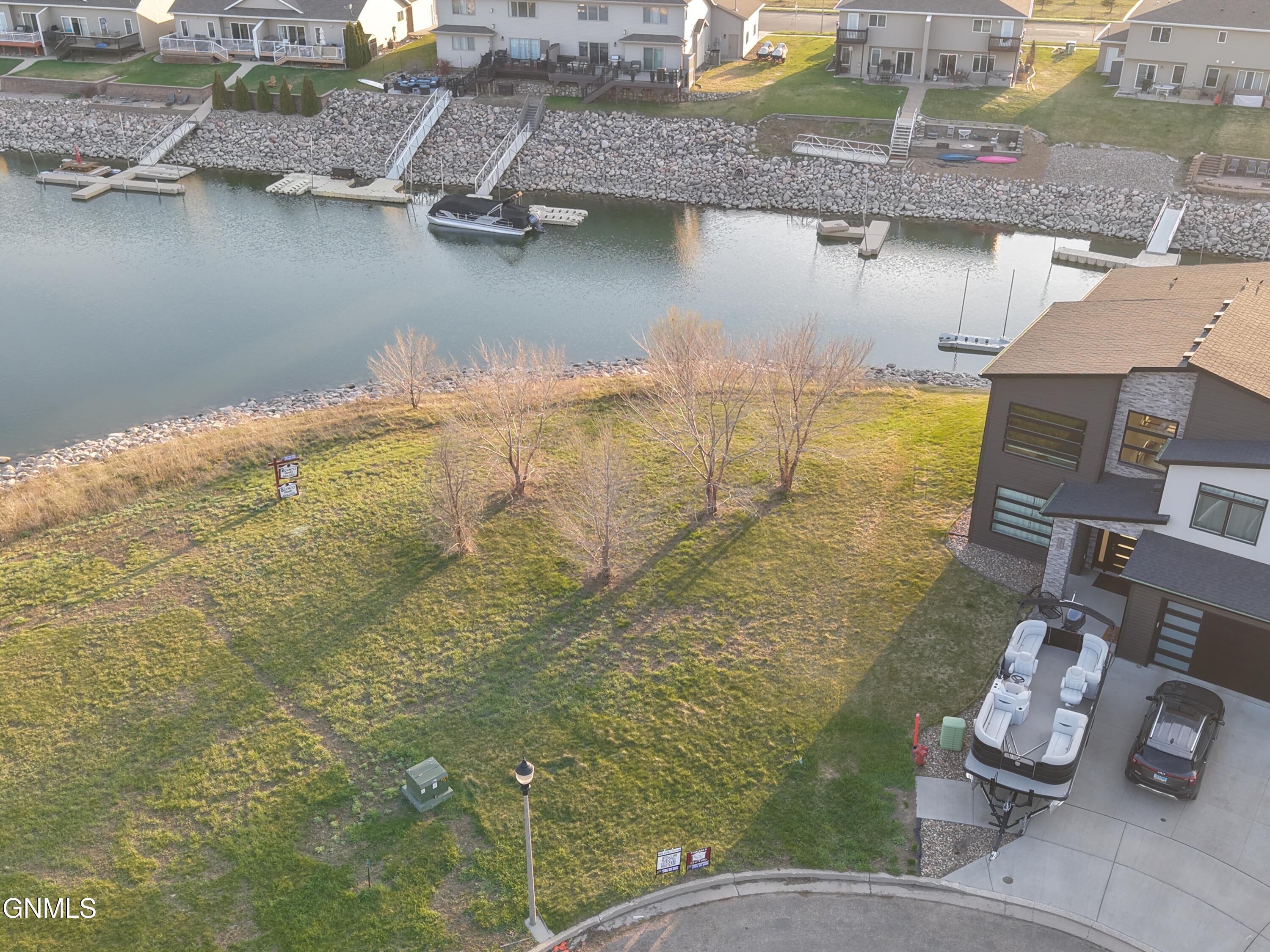 2207 Bridgeview Court