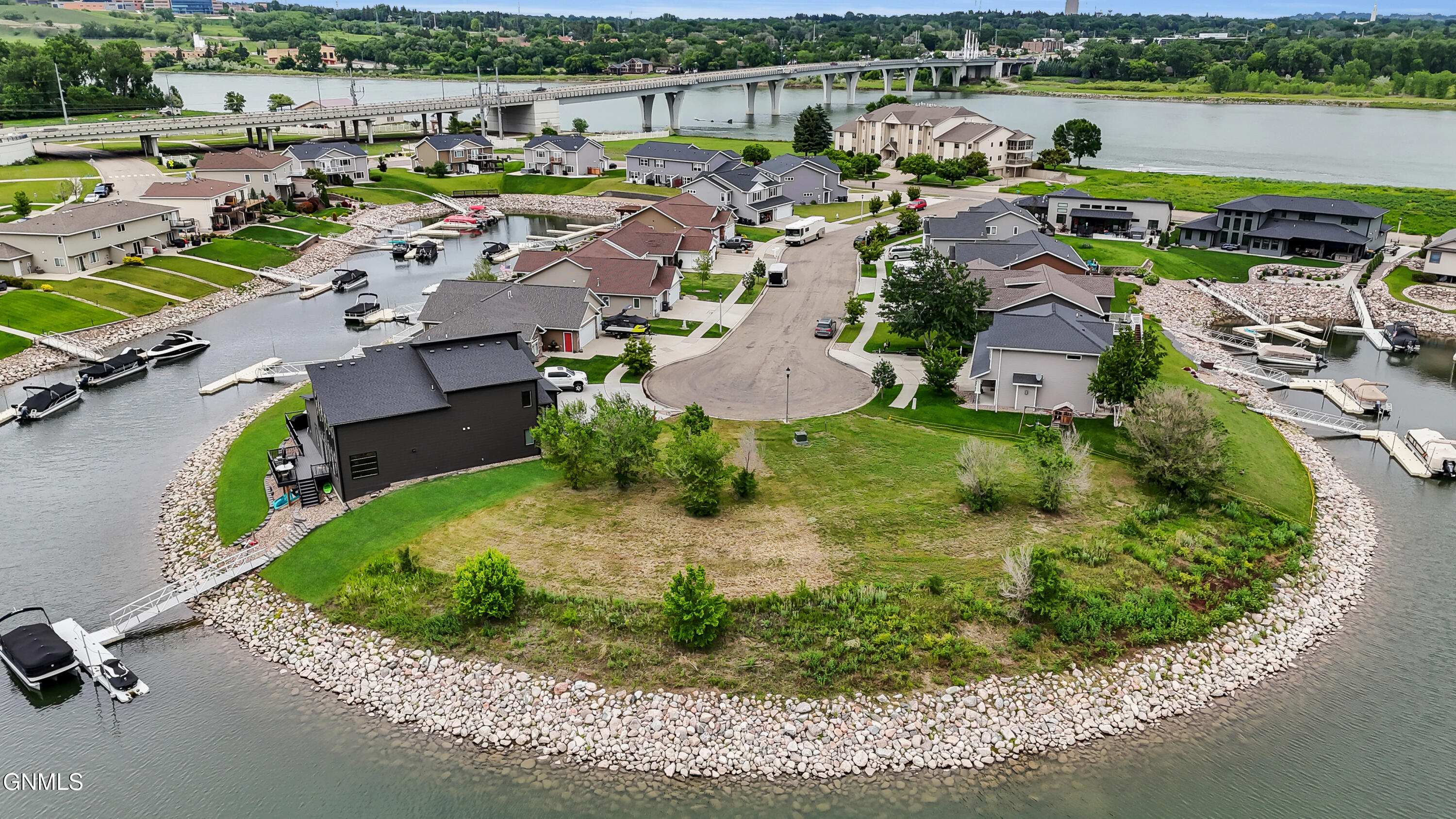 2207 Bridgeview Court