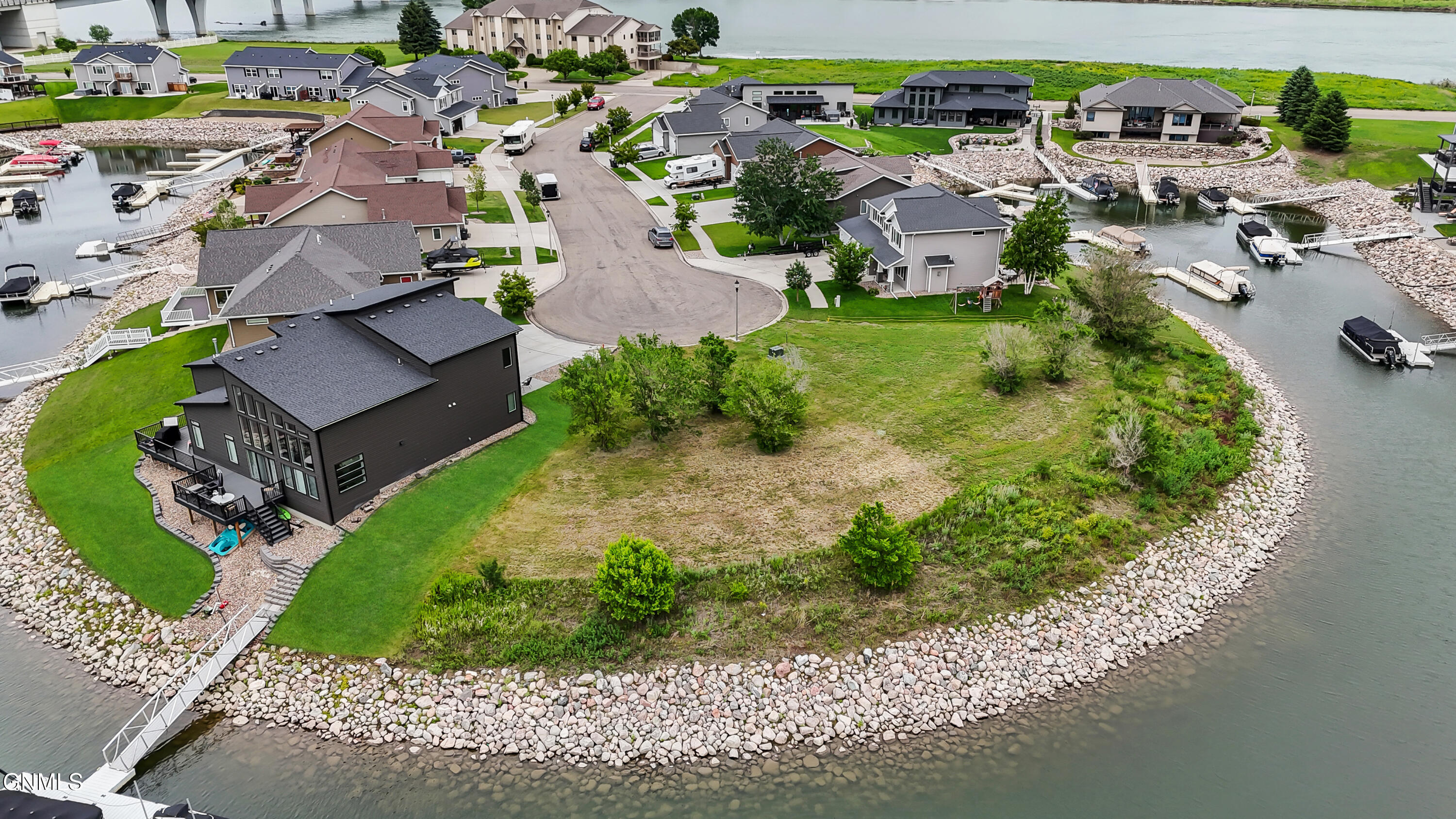 2207 Bridgeview Court