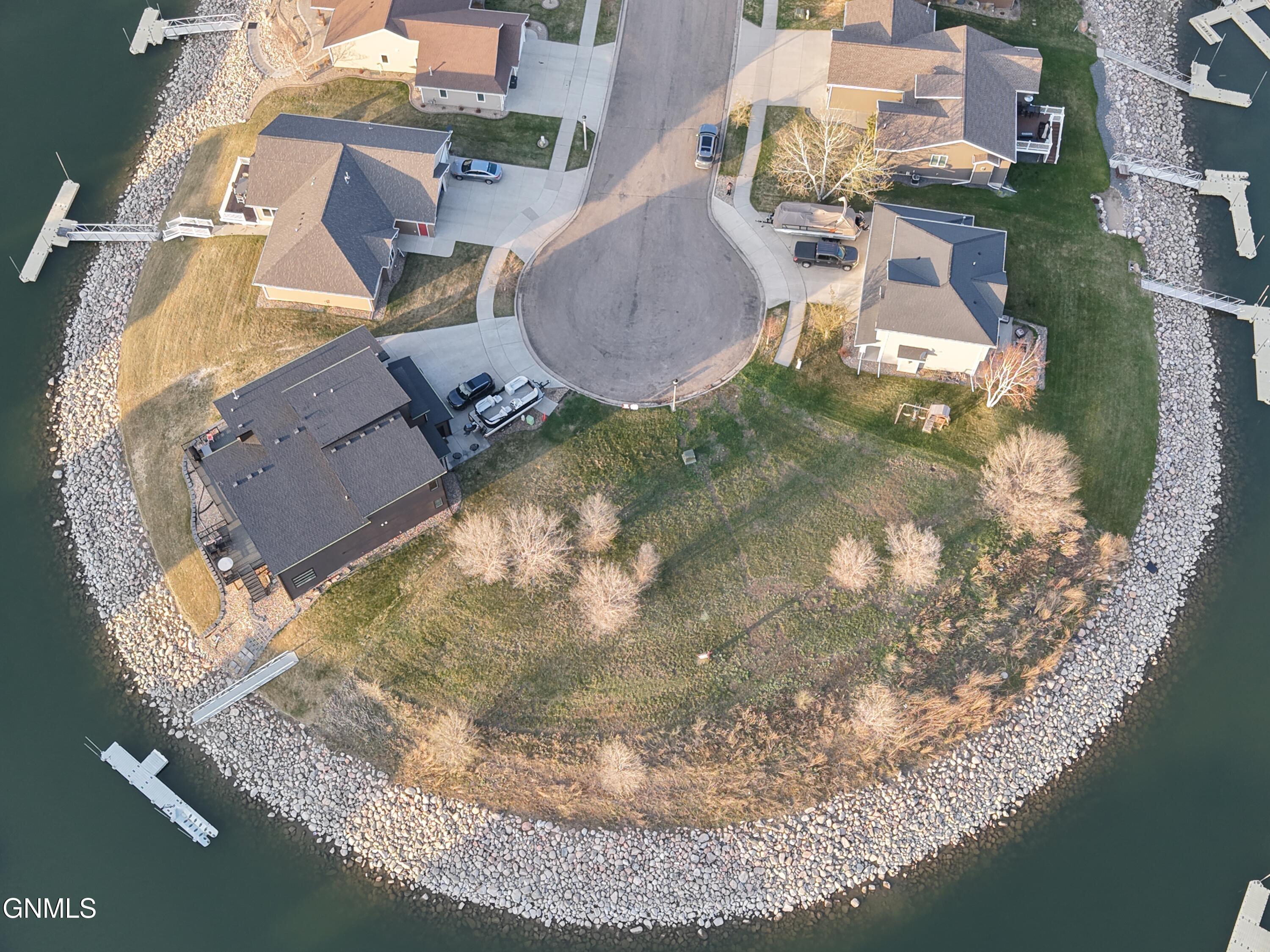 2207 Bridgeview Court
