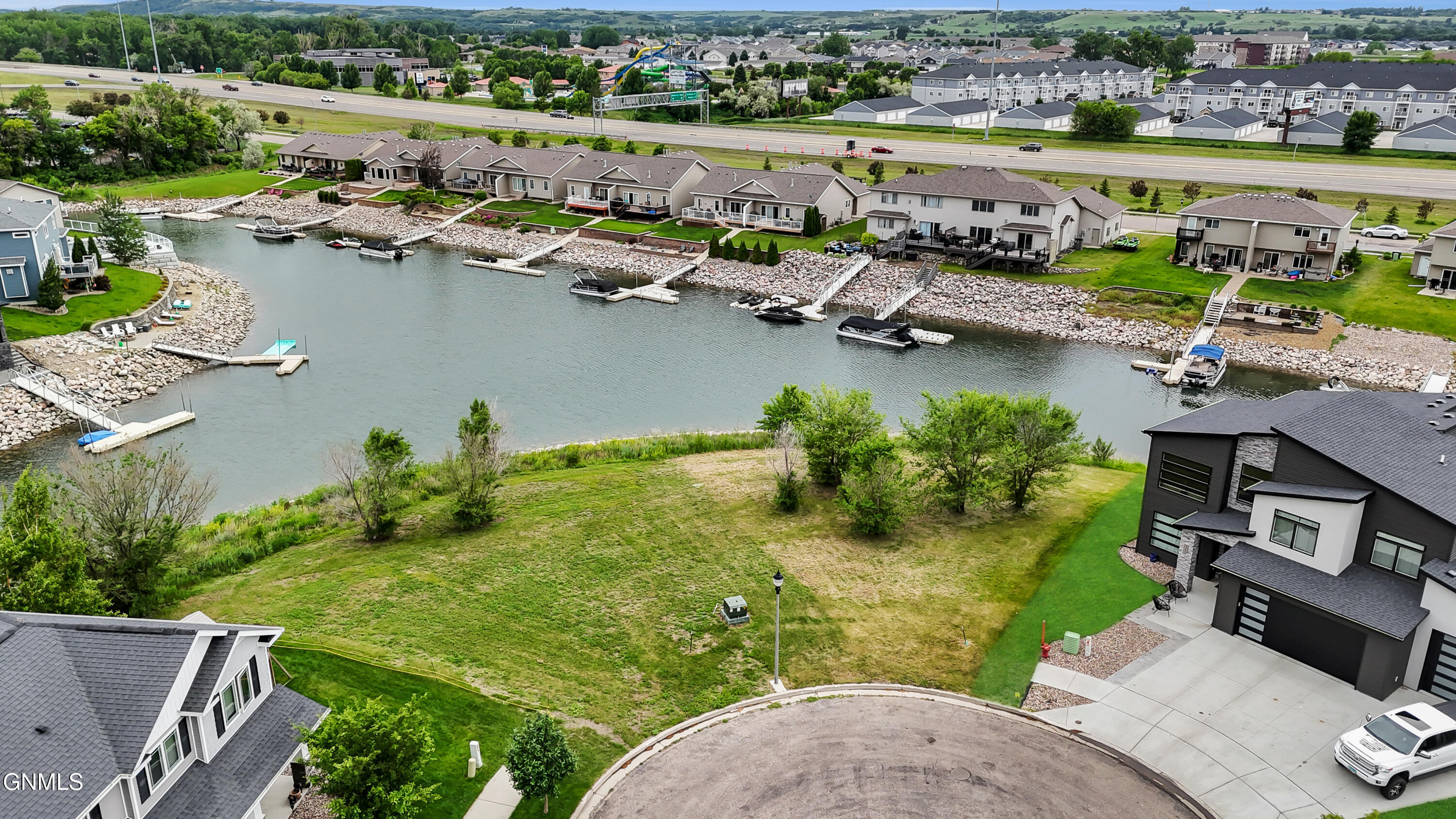 2207 Bridgeview Court
