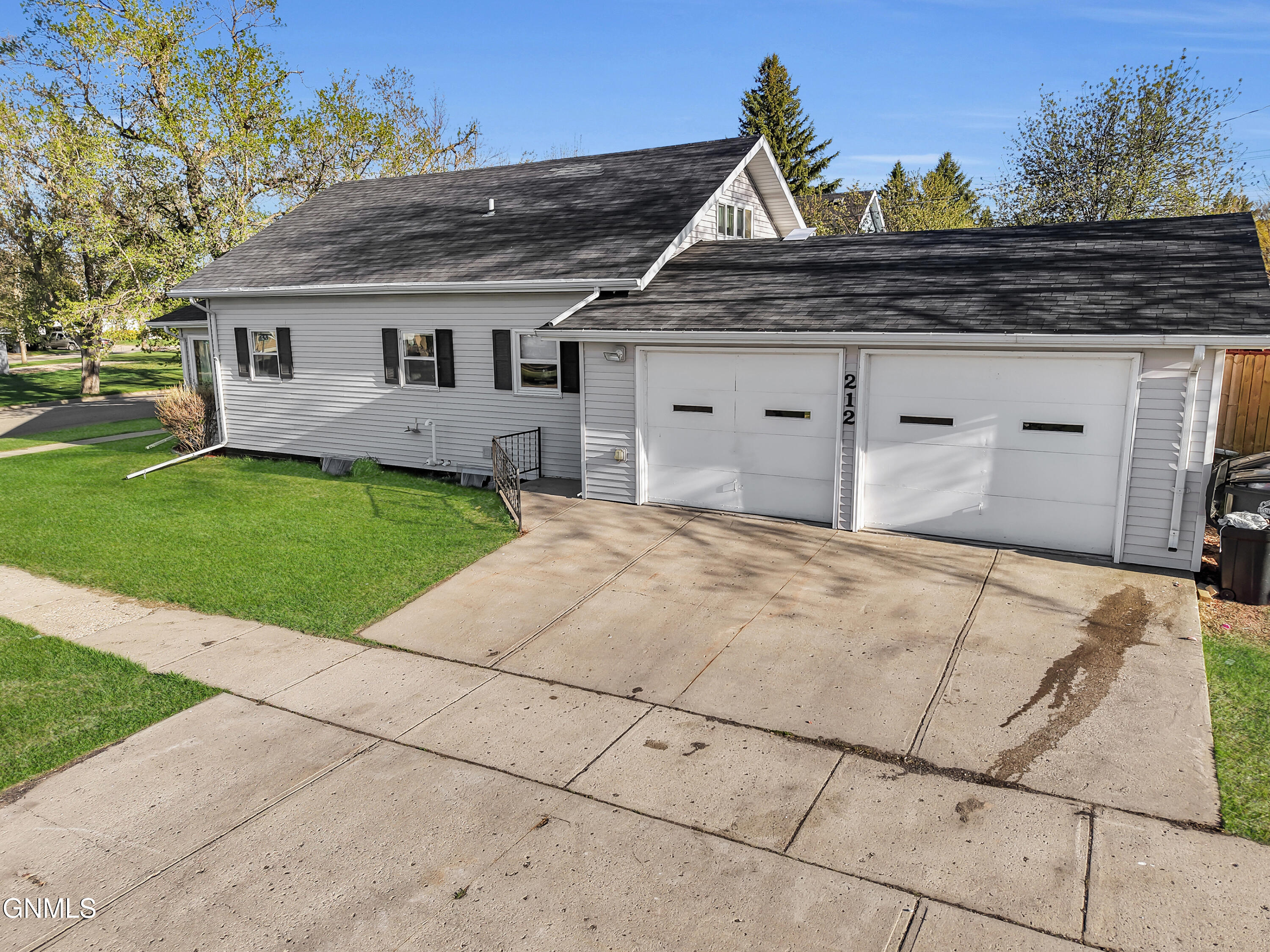 212 3rd Street N