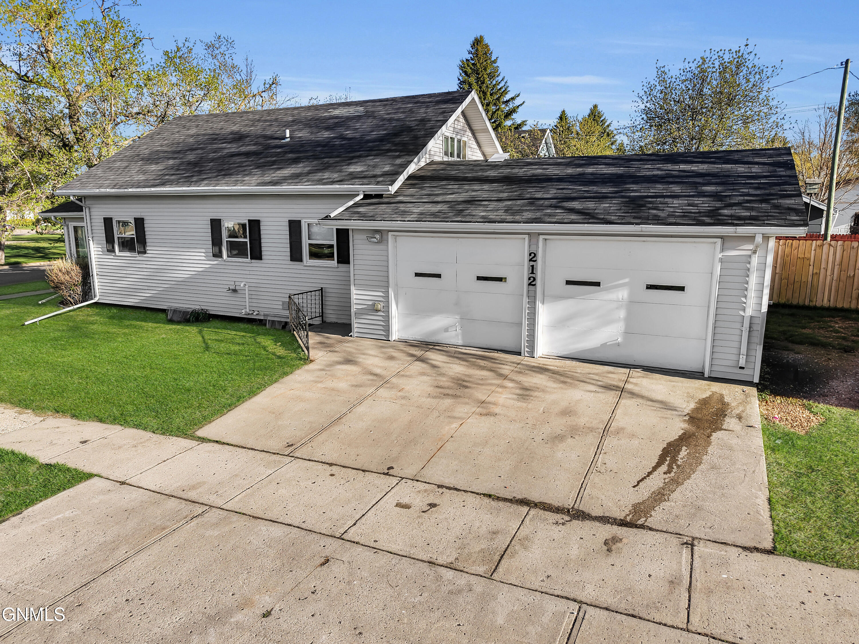212 3rd Street N