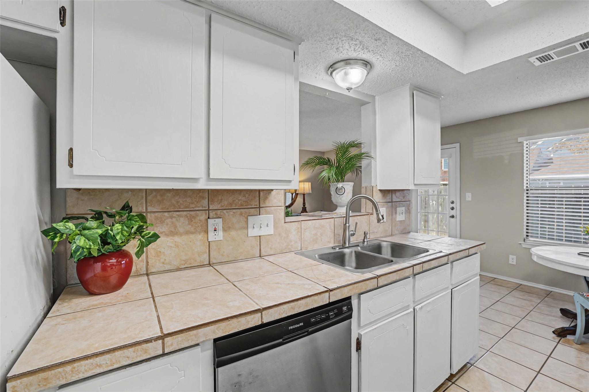 8806 Springmail Units A and B CIR