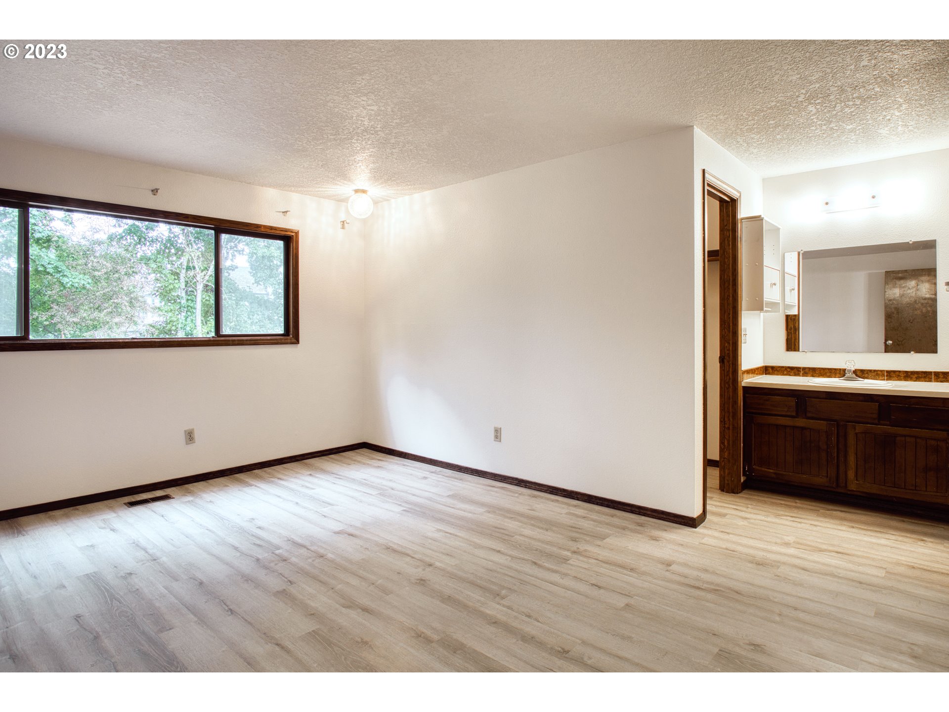 415 NE 136TH AVE
