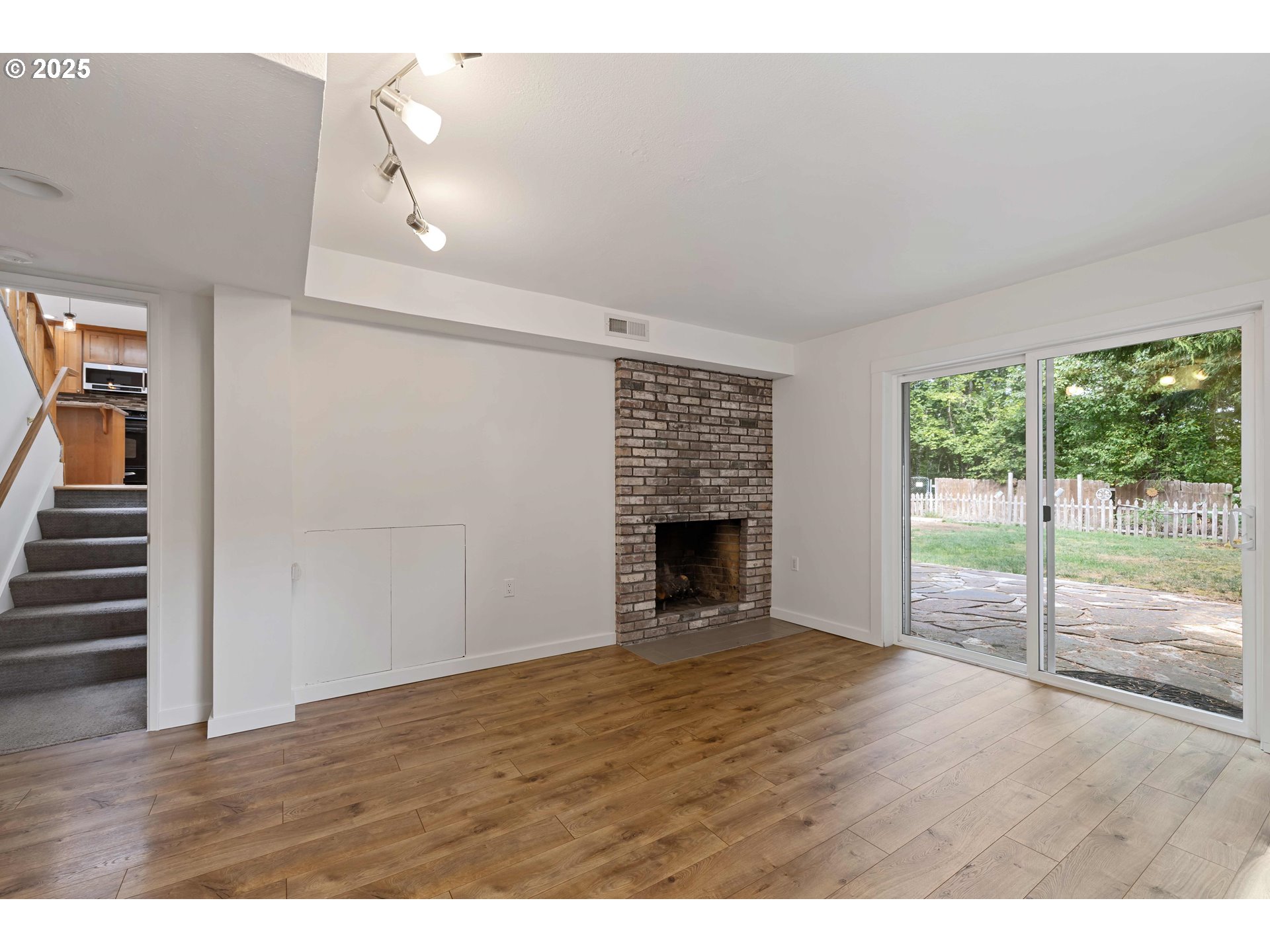414 SW FRENWOOD WAY