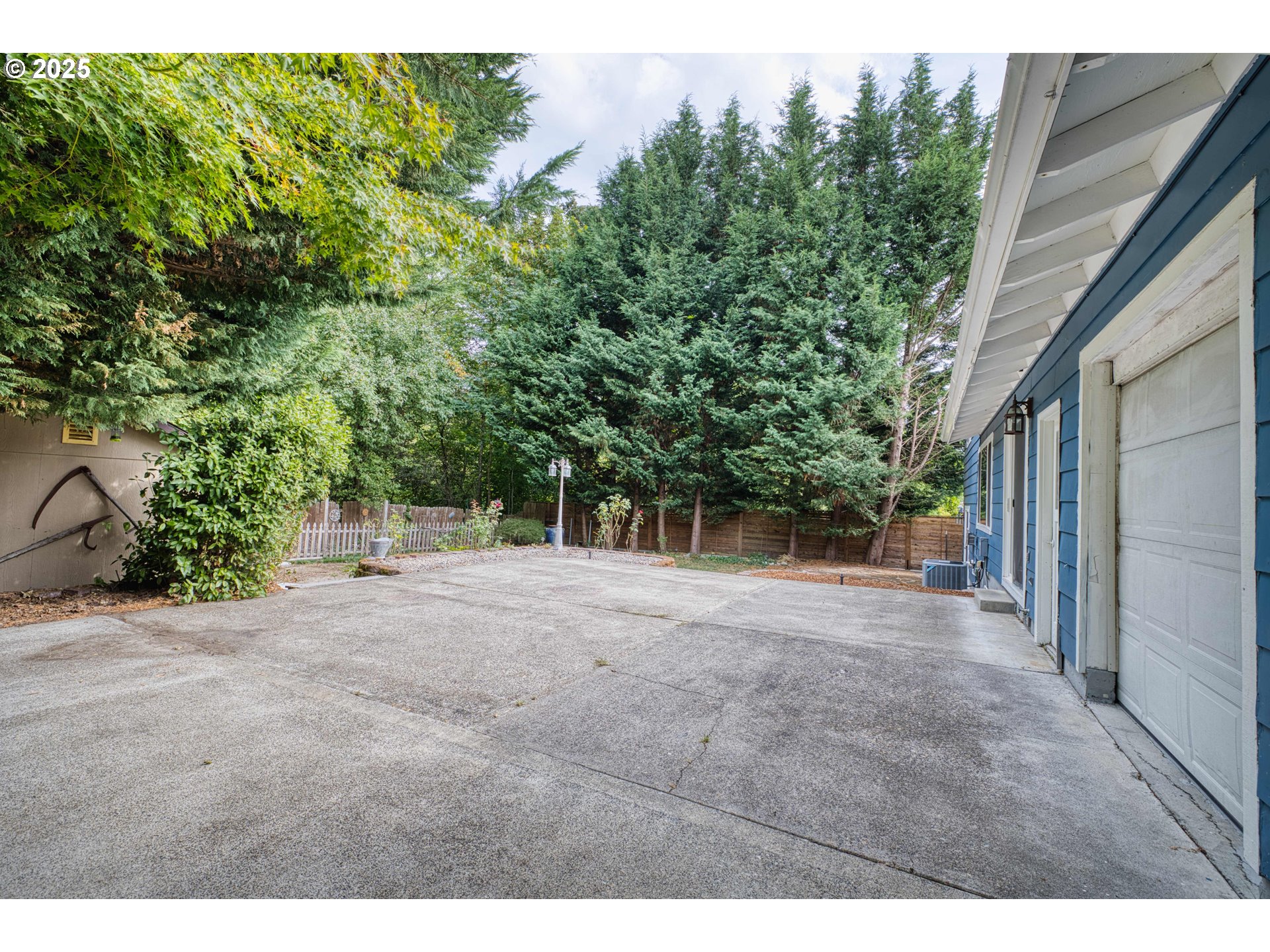 414 SW FRENWOOD WAY