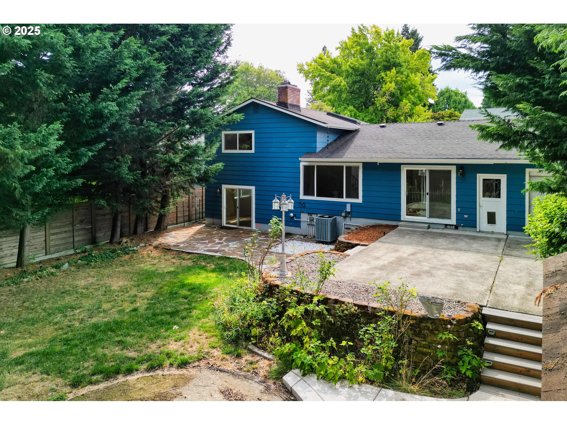 414 SW FRENWOOD WAY