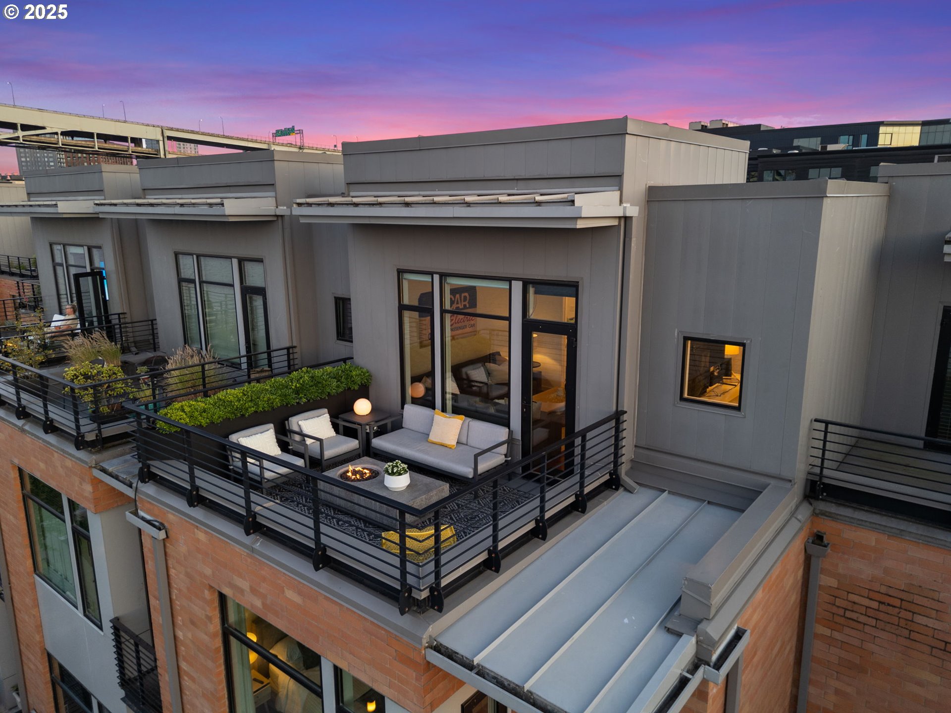 1682 NW RIVERSCAPE ST