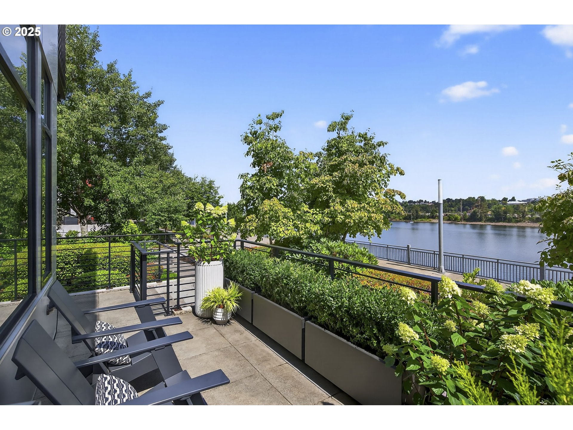 1682 NW RIVERSCAPE ST