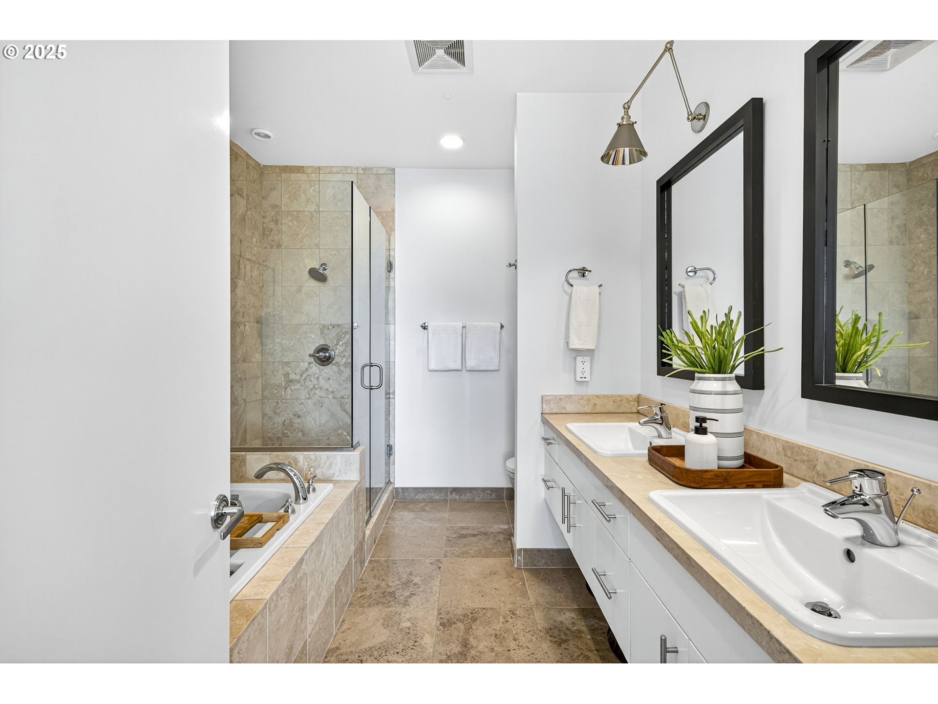 1682 NW RIVERSCAPE ST