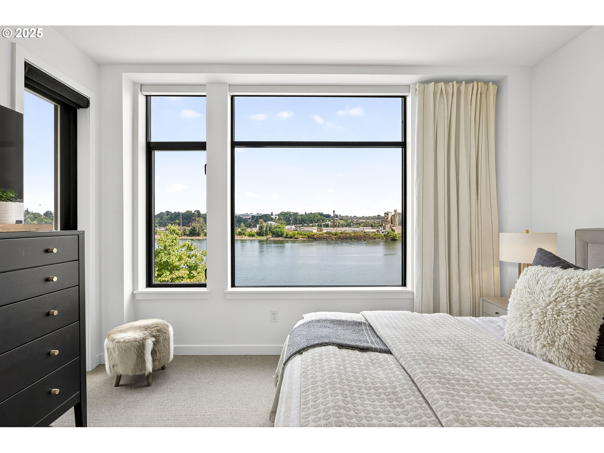 1682 NW RIVERSCAPE ST