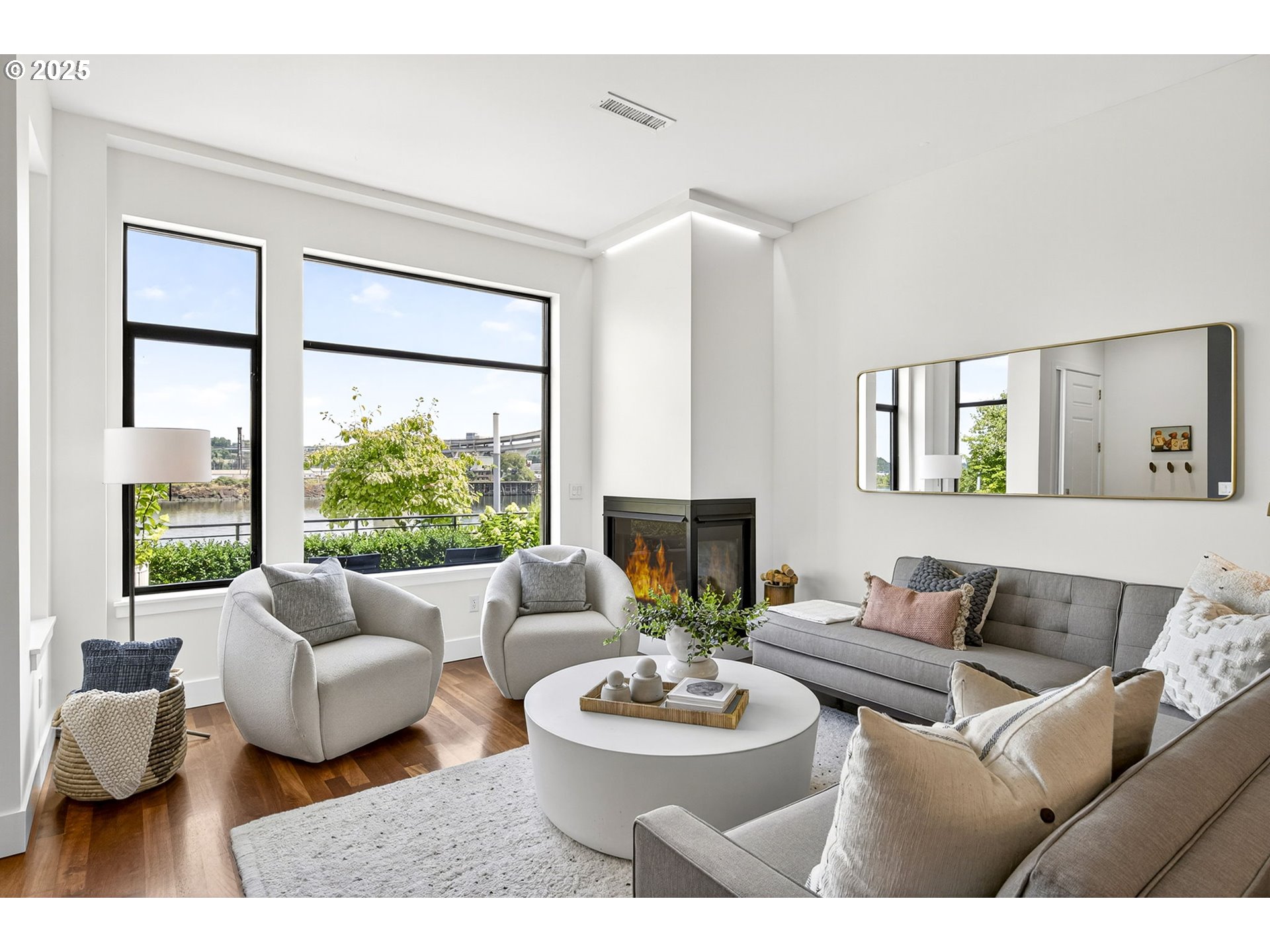 1682 NW RIVERSCAPE ST