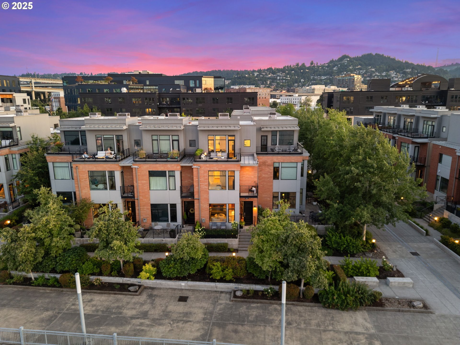 1682 NW RIVERSCAPE ST