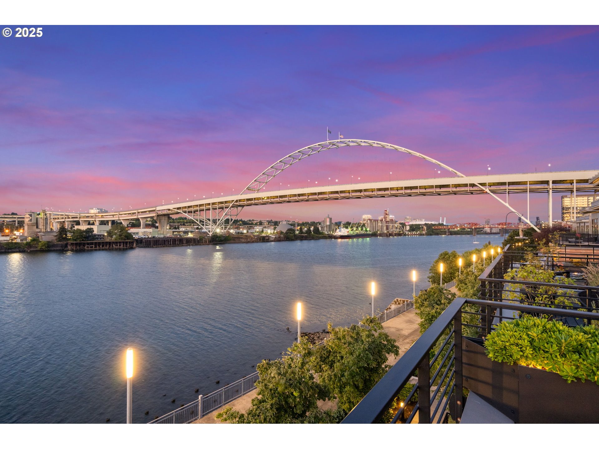 1682 NW RIVERSCAPE ST