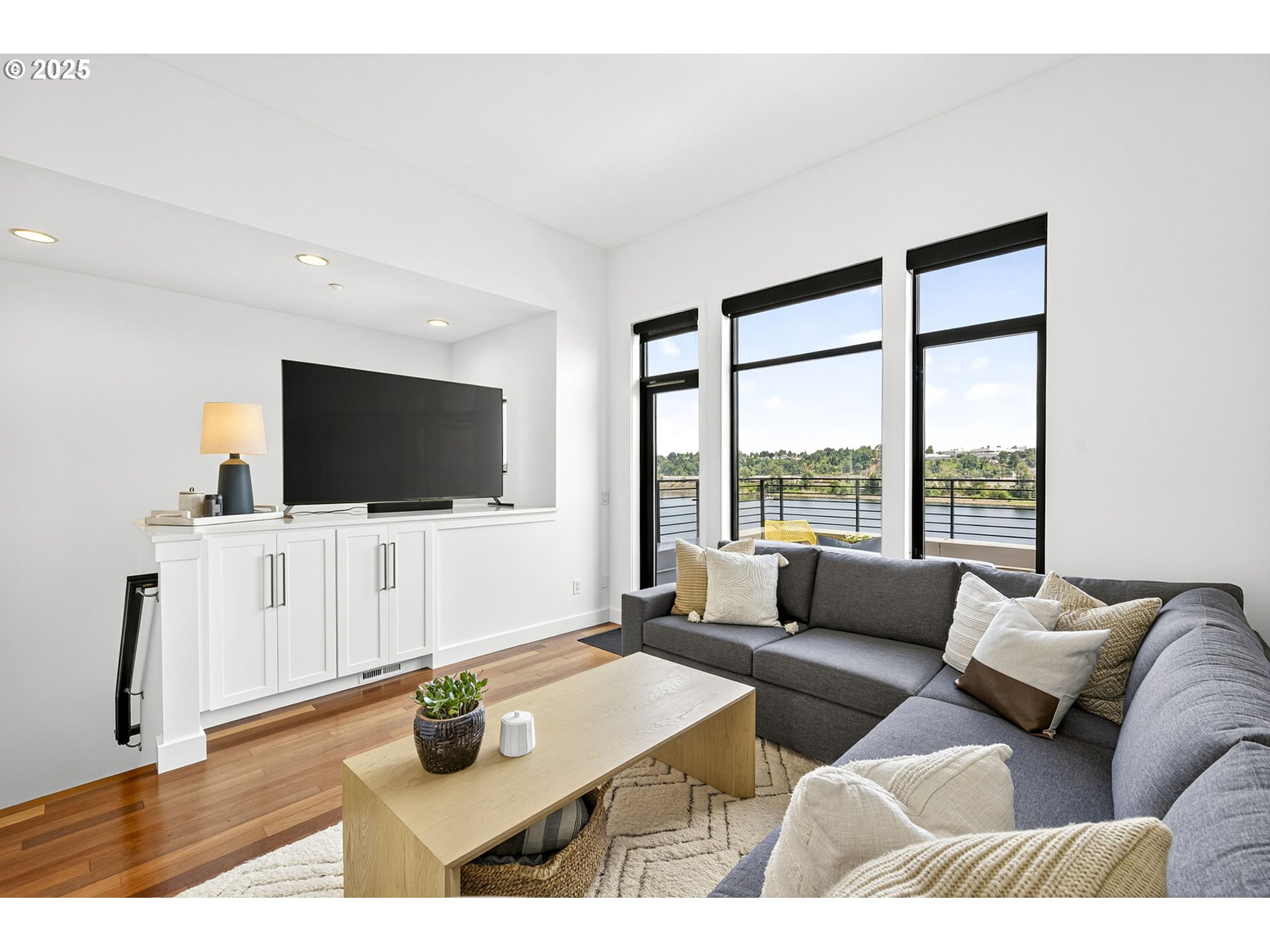 1682 NW RIVERSCAPE ST