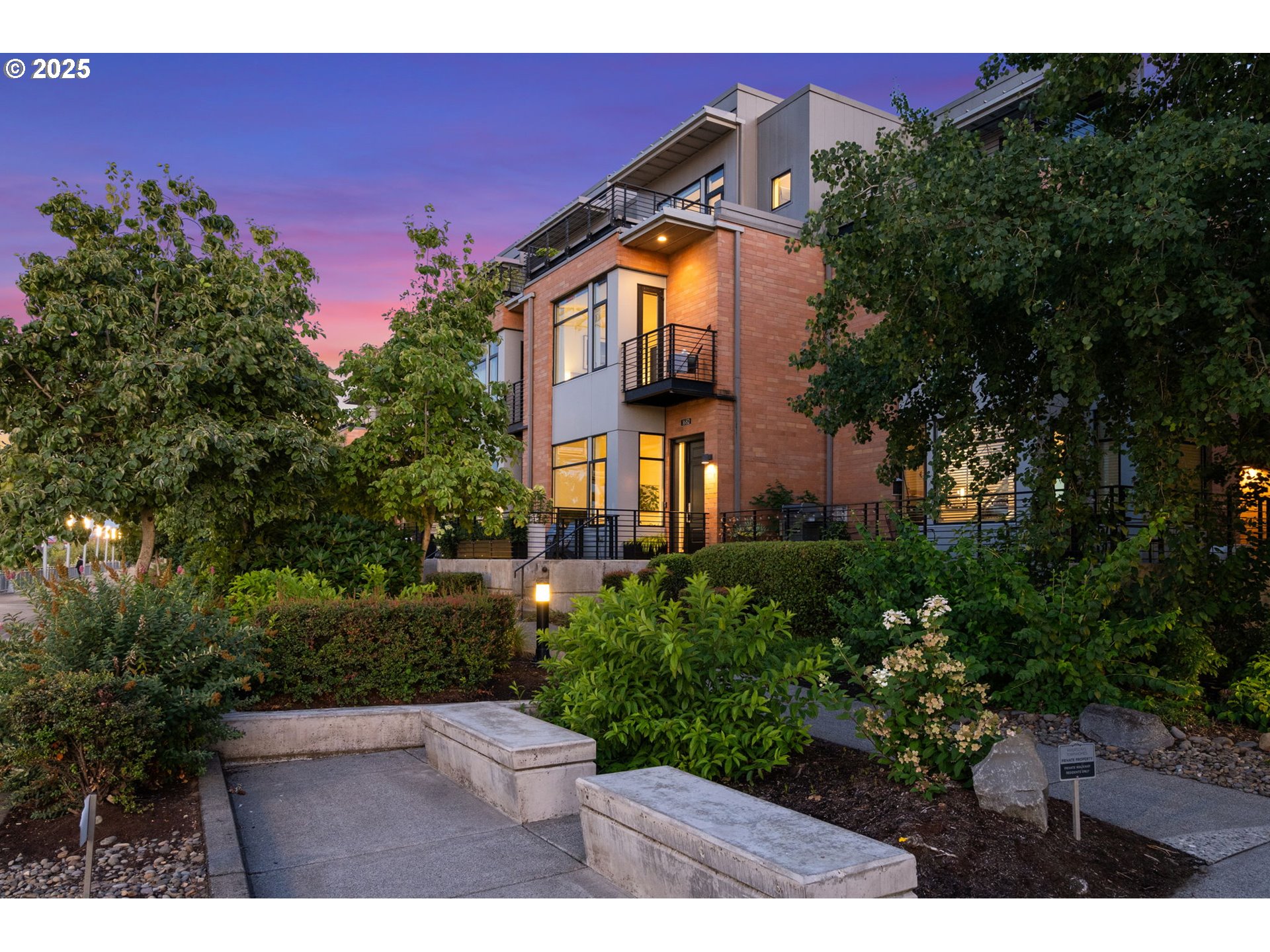 1682 NW RIVERSCAPE ST