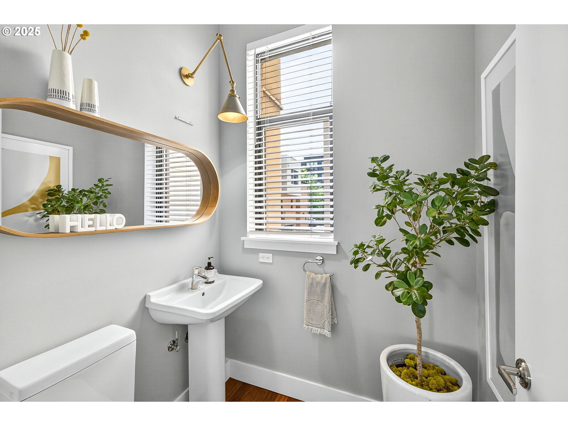 1682 NW RIVERSCAPE ST