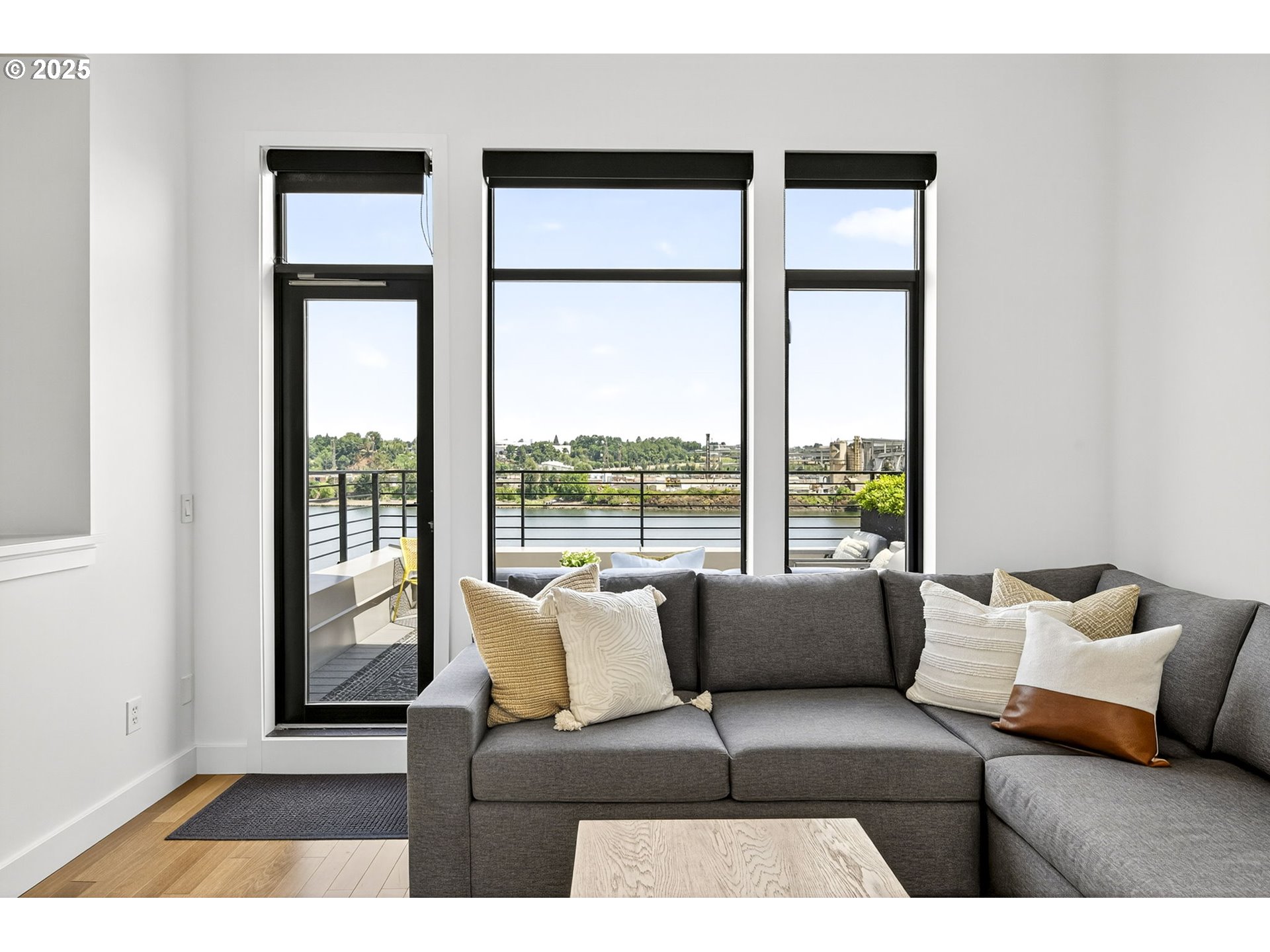 1682 NW RIVERSCAPE ST