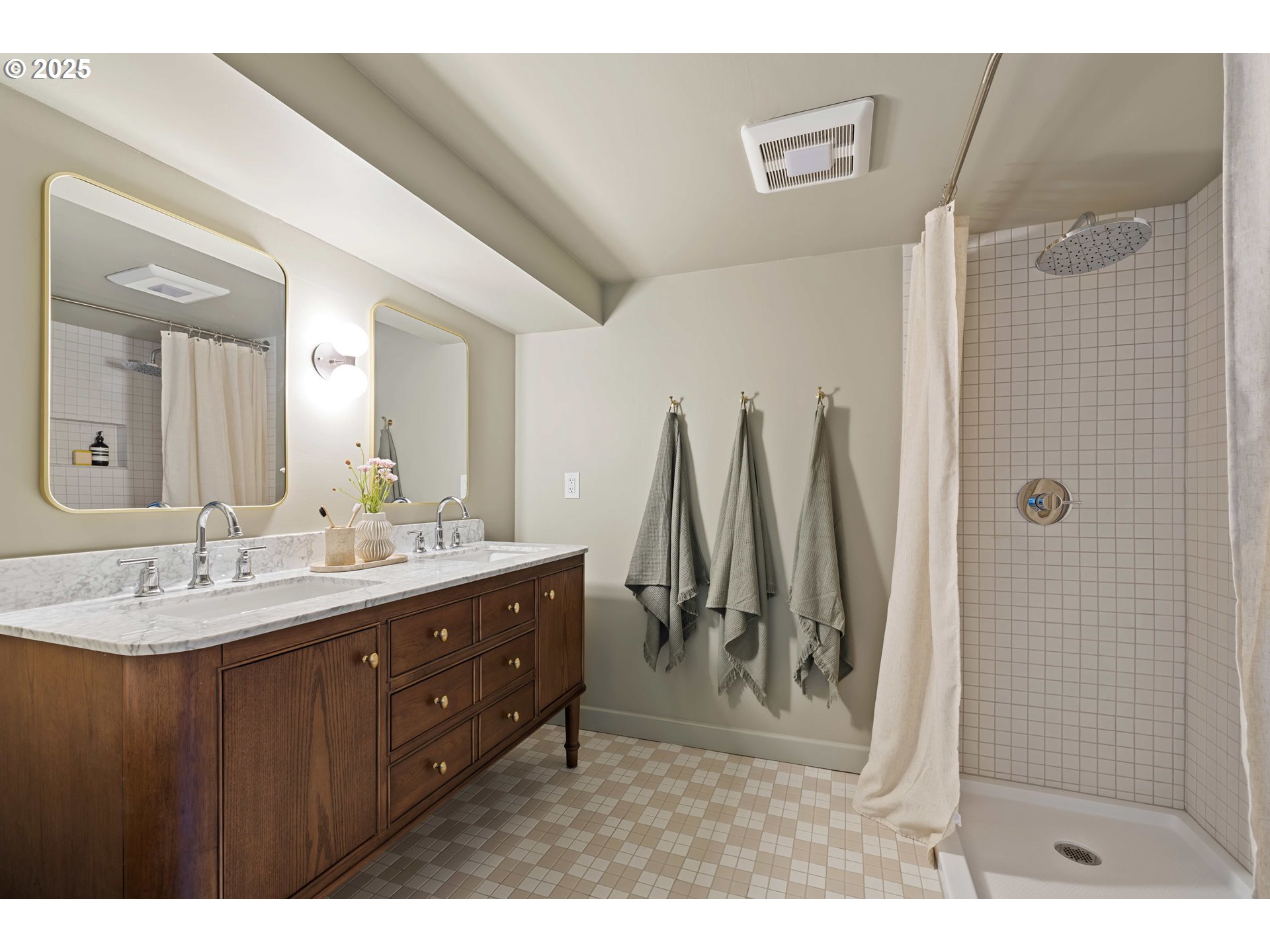 5415 NE SACRAMENTO ST