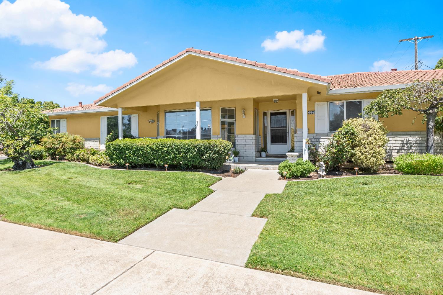 2021 Cabrillo Circle