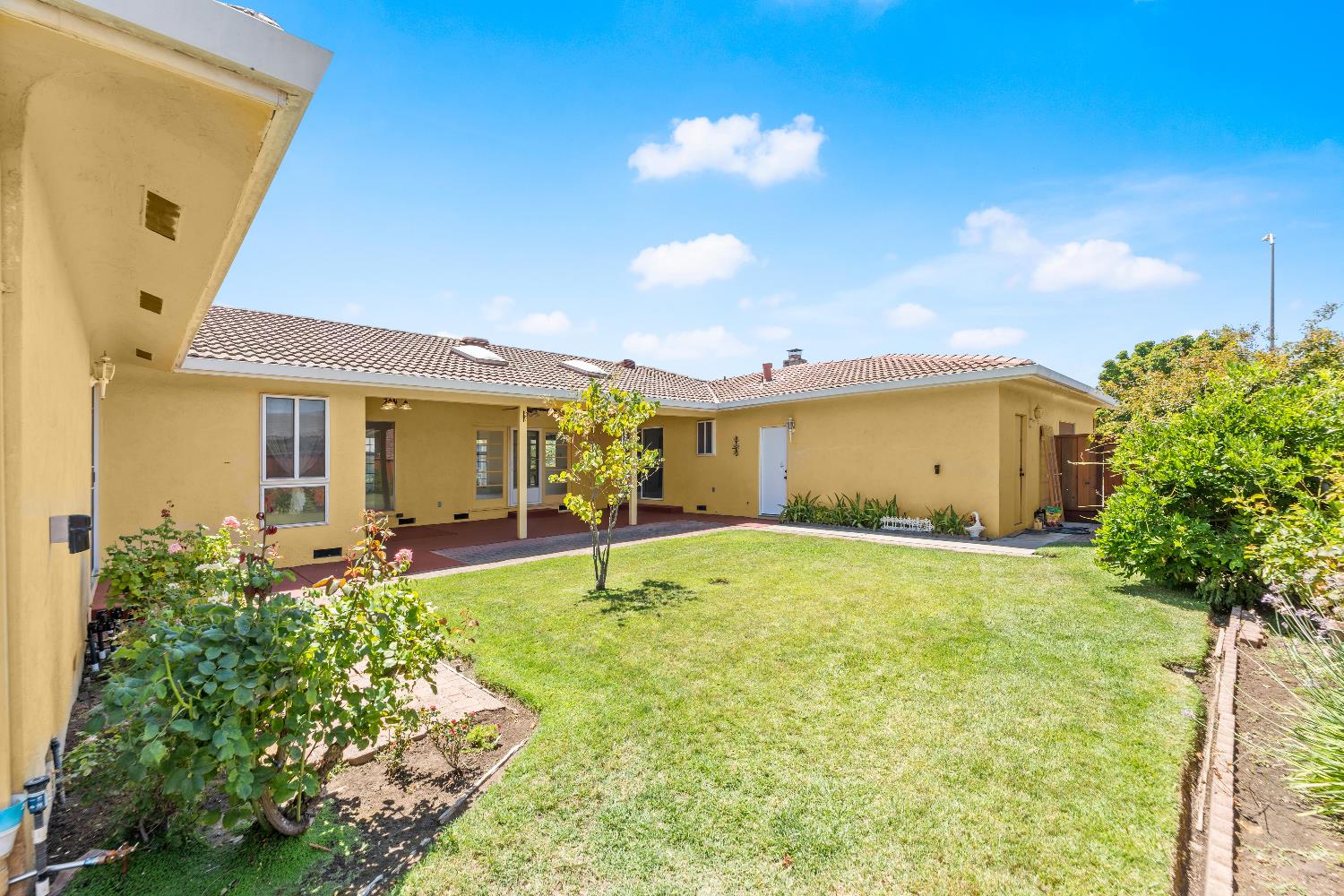 2021 Cabrillo Circle