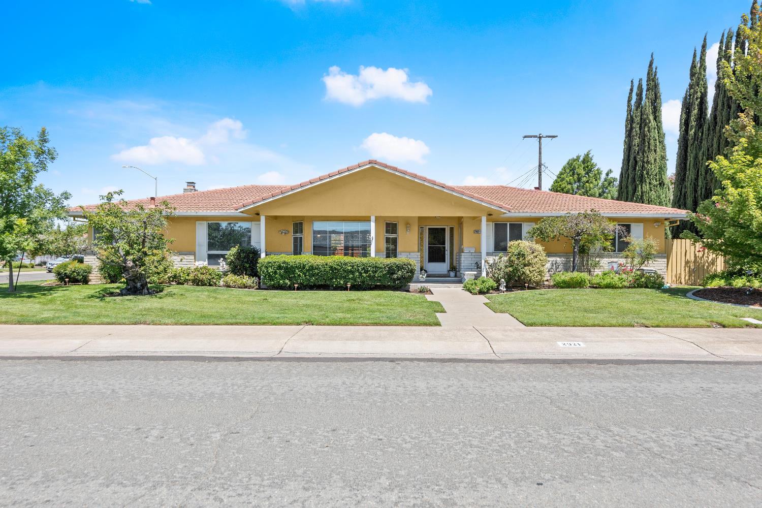 2021 Cabrillo Circle