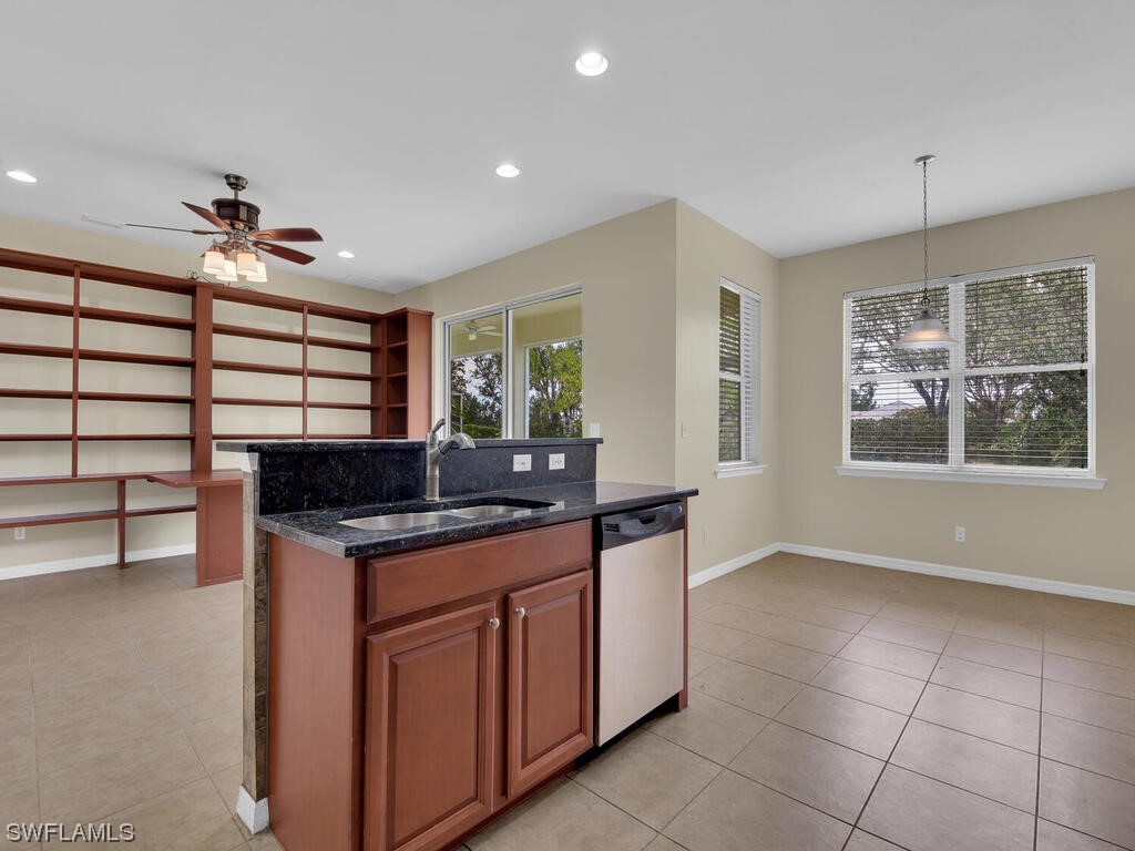 2419 Ashbury CIR