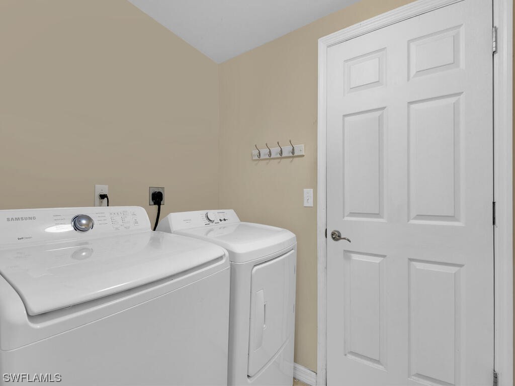 2419 Ashbury CIR