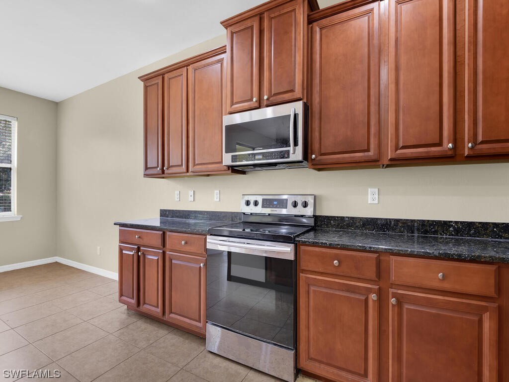 2419 Ashbury CIR