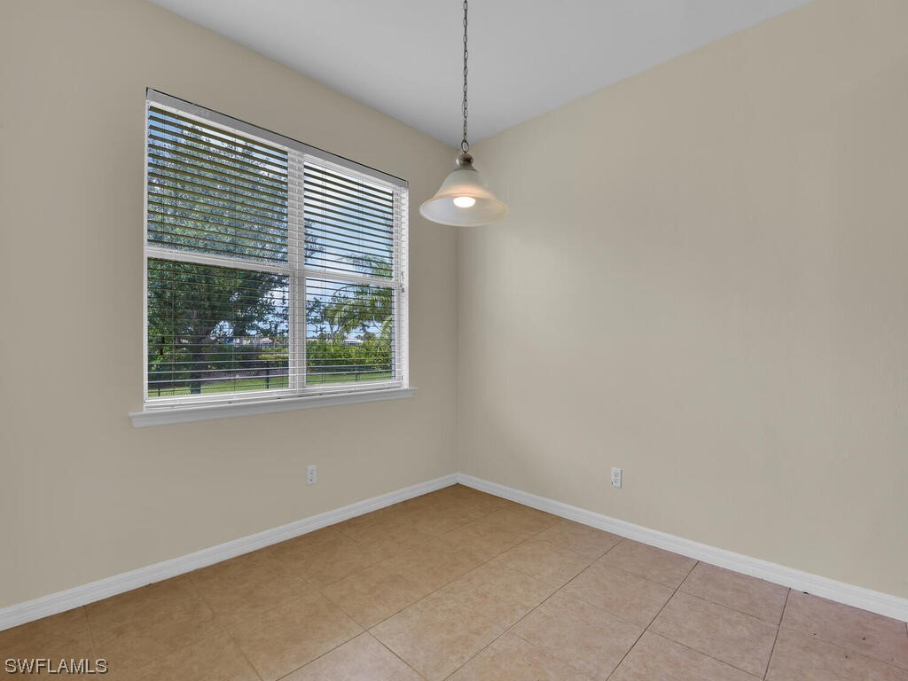 2419 Ashbury CIR
