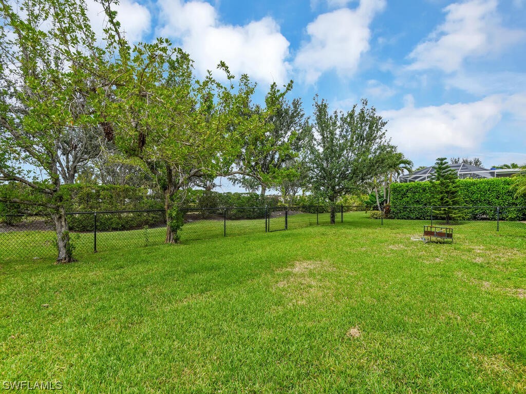 2419 Ashbury CIR