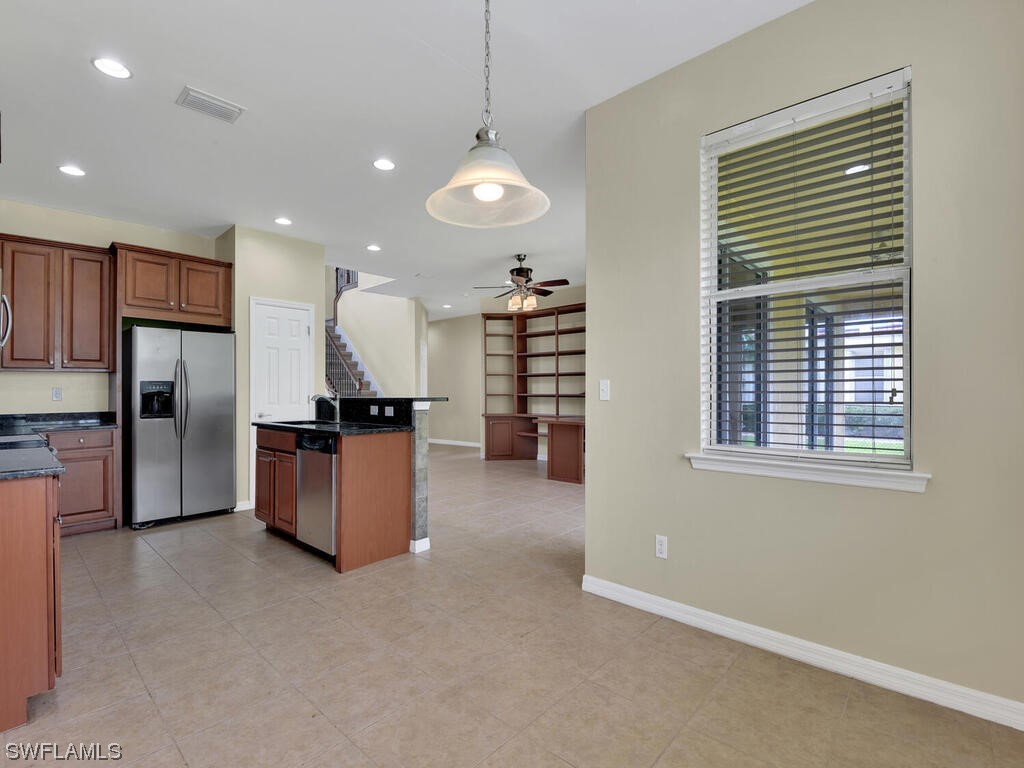 2419 Ashbury CIR