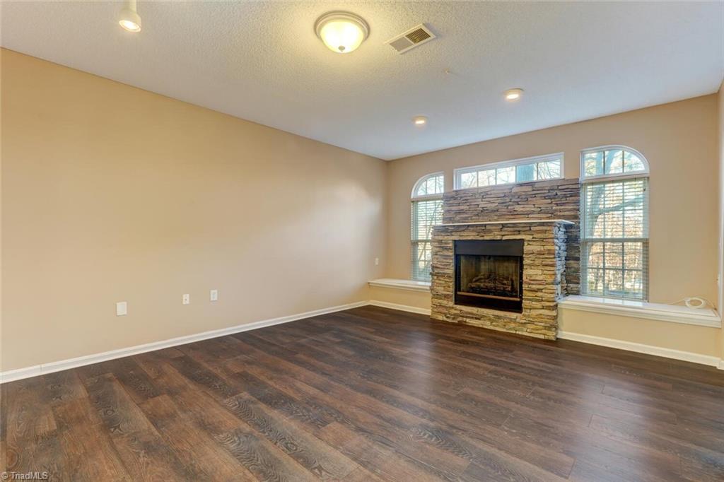 3004 Greystone Point # D