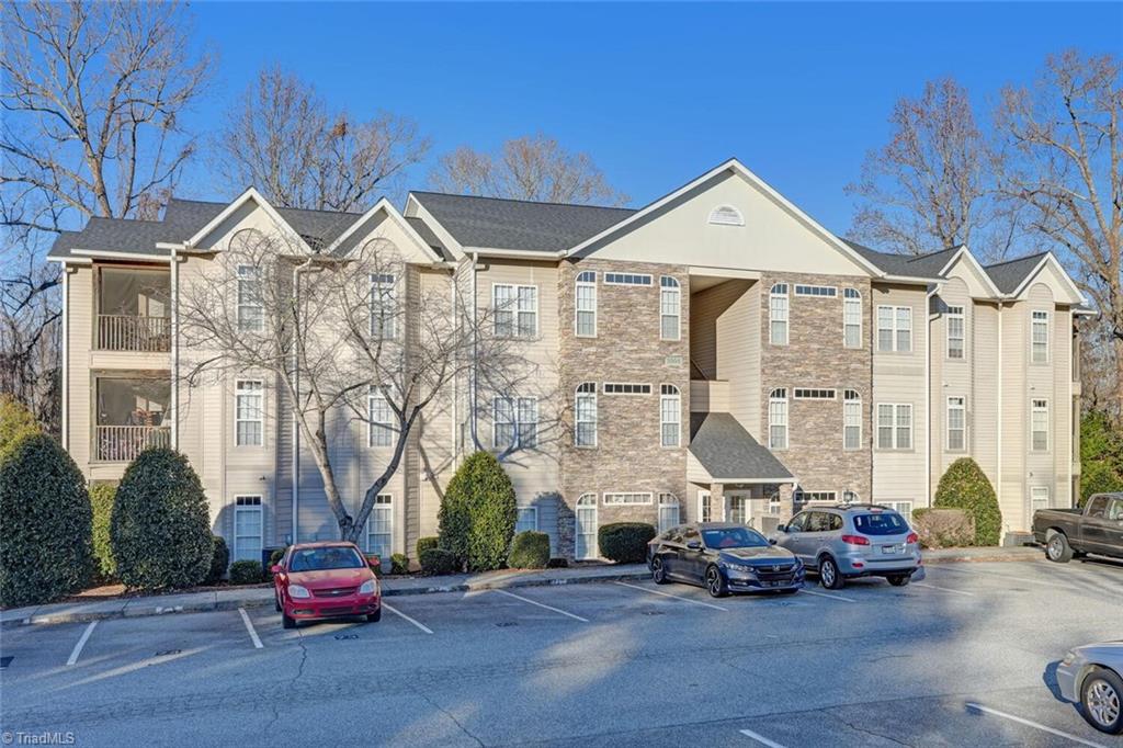 3004 Greystone Point # D