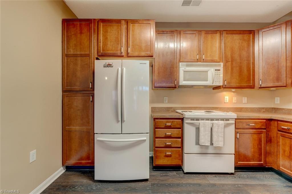 3004 Greystone Point # D