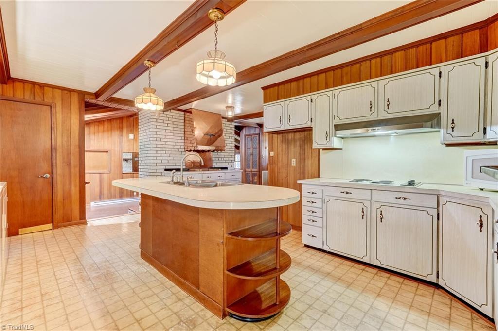 4009 Groometown Road