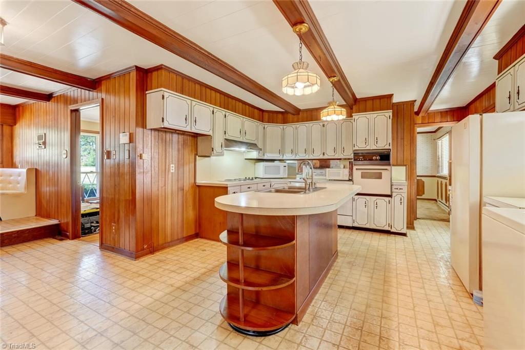 4009 Groometown Road