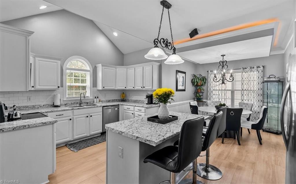 2208 Matthew Oaks Court