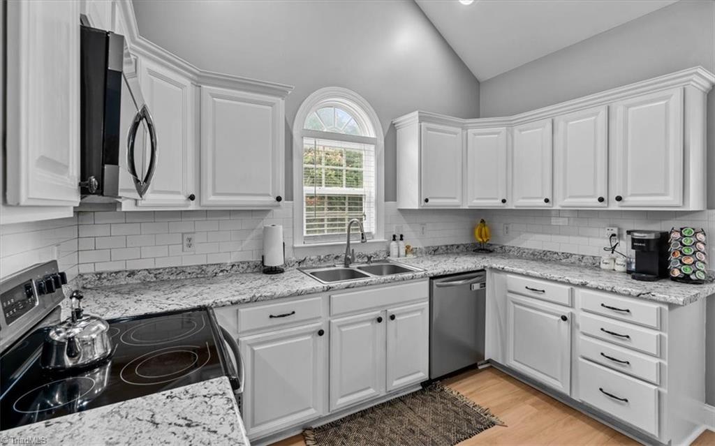 2208 Matthew Oaks Court
