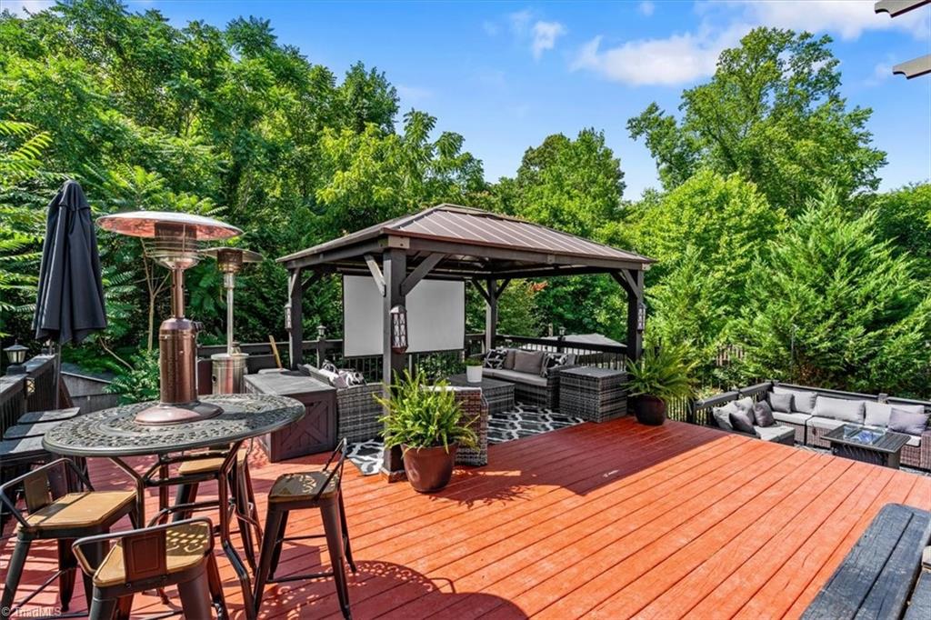 2208 Matthew Oaks Court