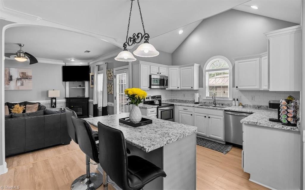 2208 Matthew Oaks Court