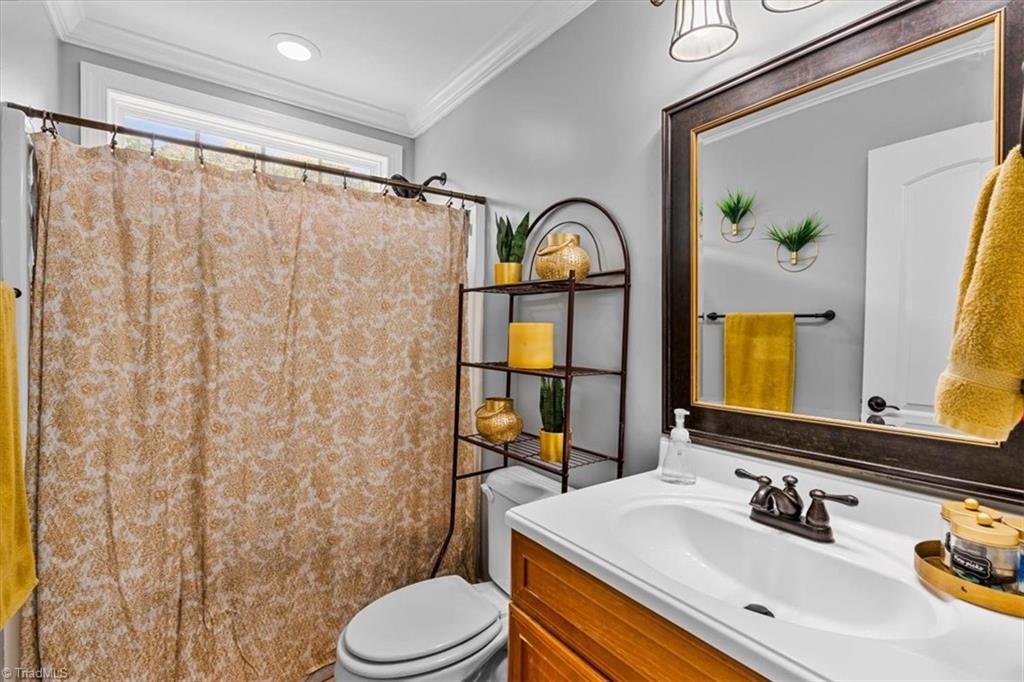 2208 Matthew Oaks Court