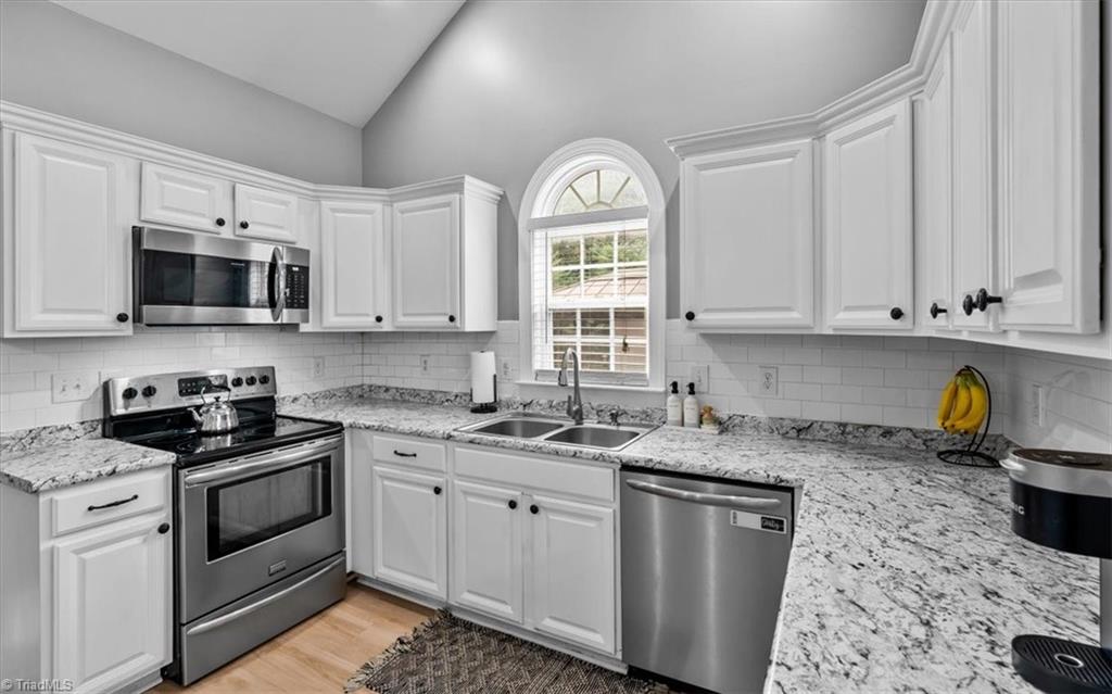2208 Matthew Oaks Court