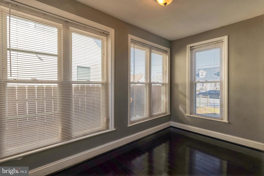 5524 Patrick Henry Dr