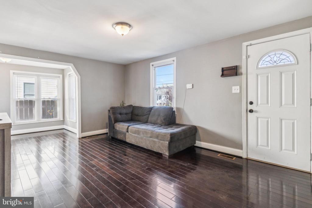 5524 Patrick Henry Dr
