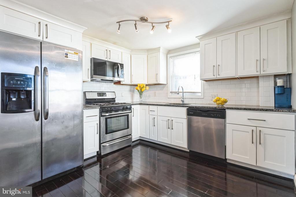 5524 Patrick Henry Dr