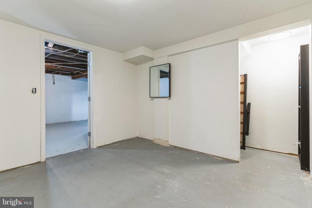5524 Patrick Henry Dr