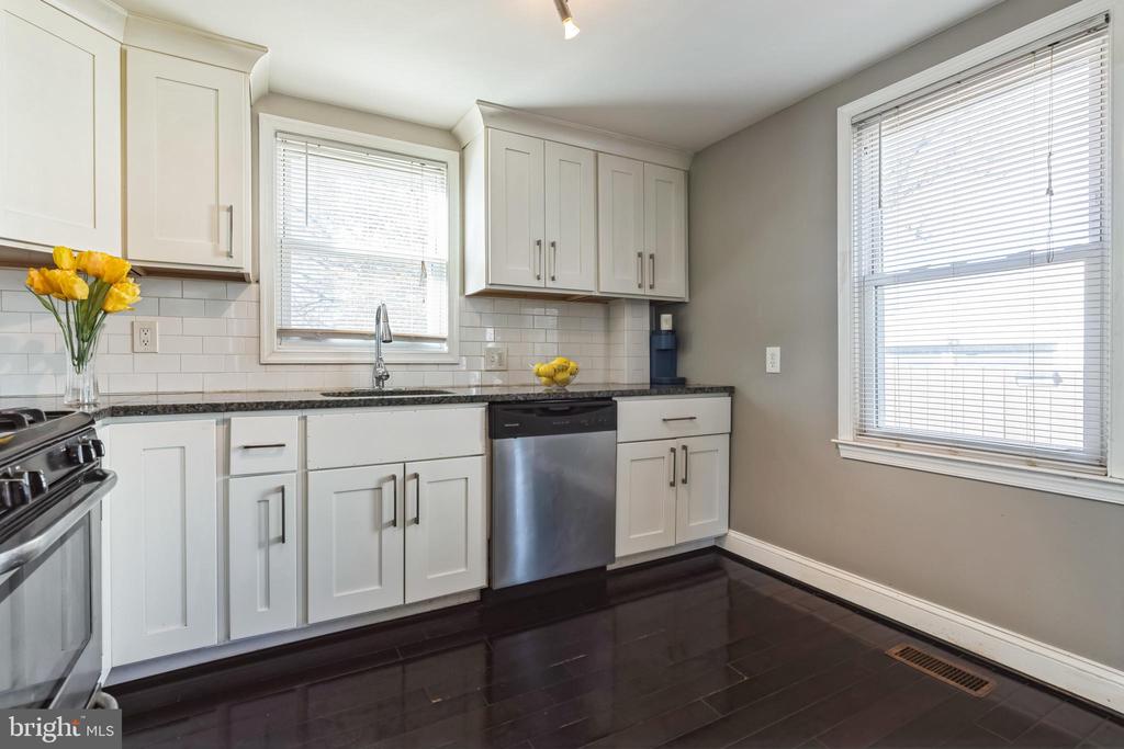 5524 Patrick Henry Dr