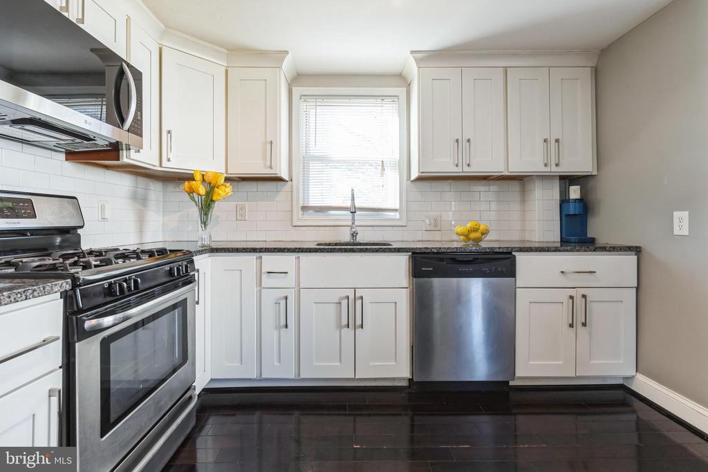 5524 Patrick Henry Dr